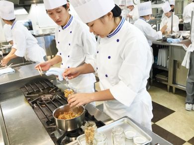 えのきのカツオ風味　なめこの佃煮（食品加工実習）