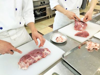 ミラノ風カツレツ　豚もも肉の下処理