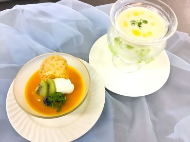 ジャガイモとポロ葱の冷製スープ　マンゴーとクリームチーズのムース