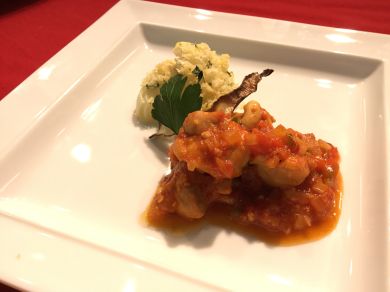 鶏のトマトソース煮 オニオングラティネ添え