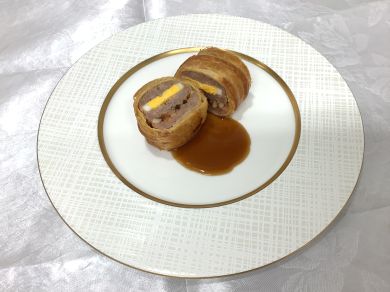 牛挽肉のパイ包み焼き マデラソース