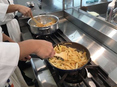 基本切り　大根料理(大根と油揚げの煮物、大根の鰹節炒め)