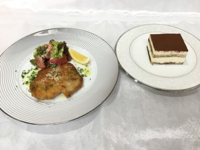 豚肉のミラノ風カツレツ　ティラミス